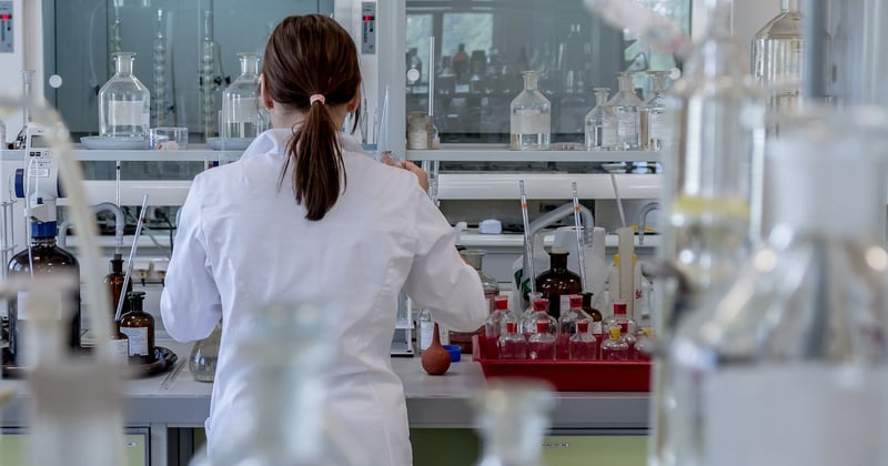 Signalétique hôpital pour entreprise à Nantes : le guide clé
