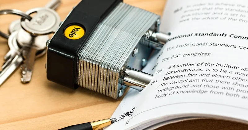 Faut-il mettre « PO » avant la signature ?