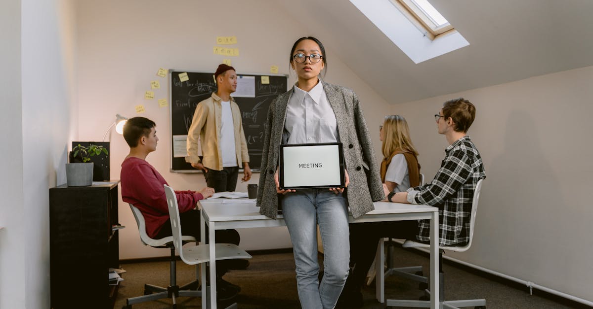 découvrez les clés du leadership global, une compétence essentielle pour naviguer dans un monde interconnecté. apprenez à inspirer, motiver et diriger des équipes diversifiées à travers différentes cultures et contextes. explorez les tendances, les meilleures pratiques et les stratégies pour devenir un leader influent à l'échelle mondiale.