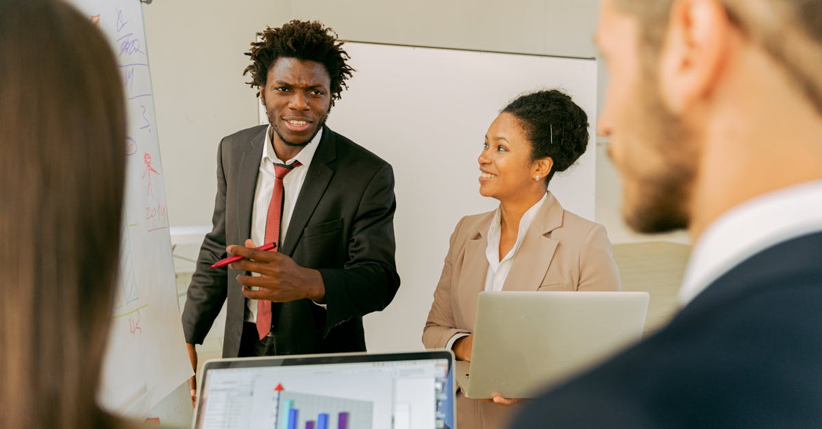 découvrez les clés d'une communication efficace. apprenez à transmettre vos idées clairement, à écouter activement et à établir des relations solides grâce à des techniques éprouvées. transformez vos échanges en succès avec notre guide pratique.