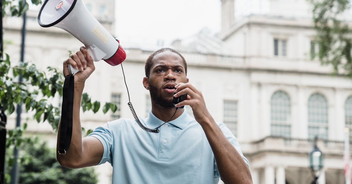 découvrez l'art de la rhétorique, une discipline essentielle pour maîtriser l'art de la persuasion, de l'argumentation et de la communication efficace. explorez techniques, exemples célèbres et l'impact de la rhétorique dans notre quotidien.