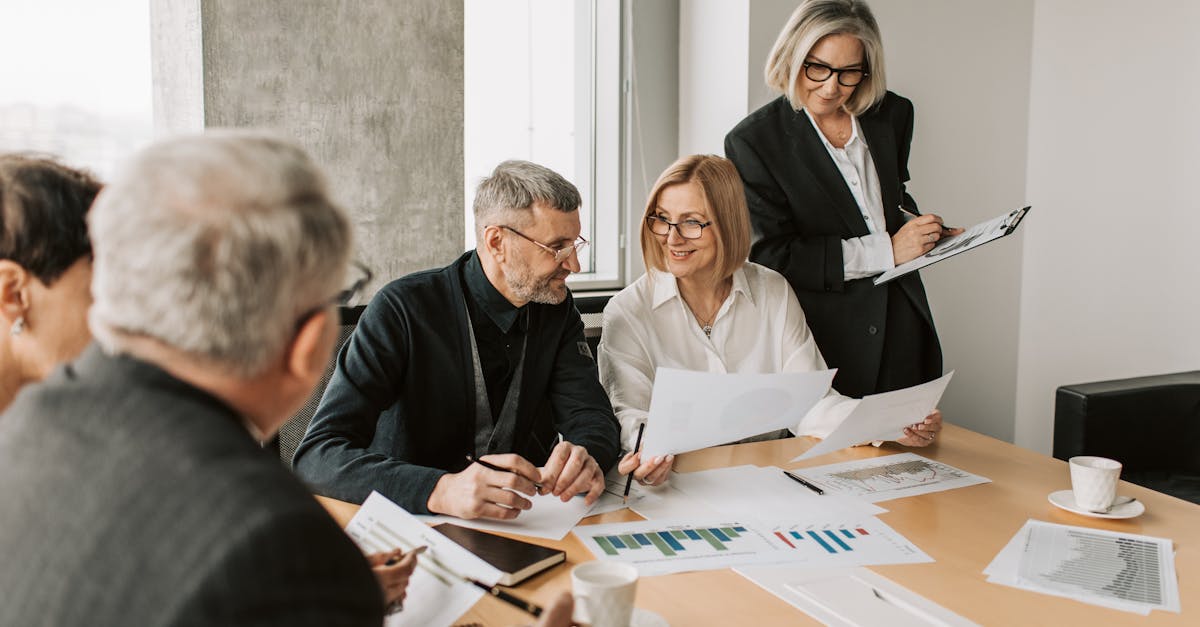 découvrez le leadership transformationnel, une approche inspirante qui favorise la motivation et l'engagement des équipes. apprenez comment ce style de leadership peut transformer les organisations en cultivant une vision commune, en développant le potentiel individuel et en instaurer un climat de confiance. explorez les clés pour devenir un leader transformationnel réussi.