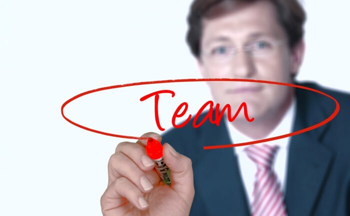 découvrez les meilleures pratiques et outils pour un management d'équipe efficace, favorisant la collaboration, la motivation et la performance collective.